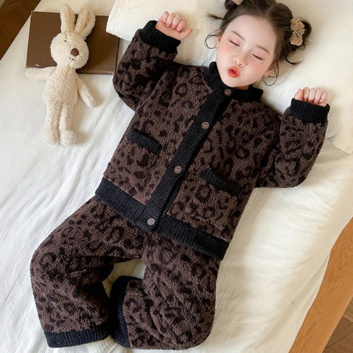 Winter Clothing Activity - ชุดเด็กผู้หญิง ฤดูใบไม้ร่วงและฤดูหนาว 2026 เสื้อผ้าเด็กใหม่ ชุดนอนลายเสือดาวบุผ้ากำมะหยี่หนานุ่มสไตล์เกาหลี ชุดสองชิ้น